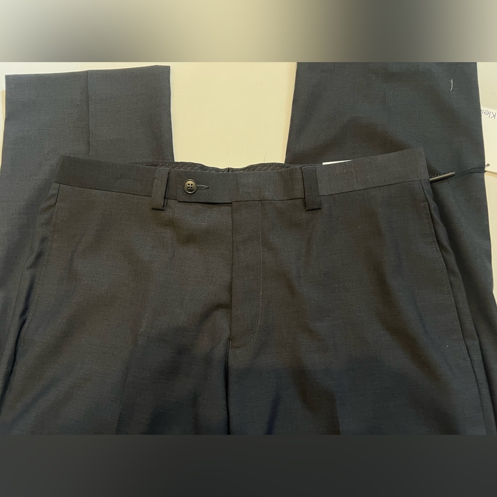 Men’s NWT Calvin Kline dress slacks pants. 33-30